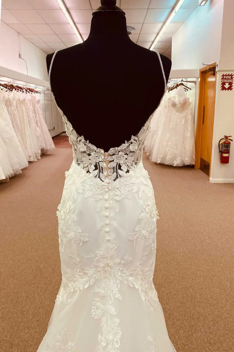 Vestido de novia largo de corte trompeta con espalda descubierta y tirantes de encaje